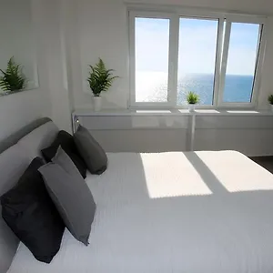 White Luxury Sarandë